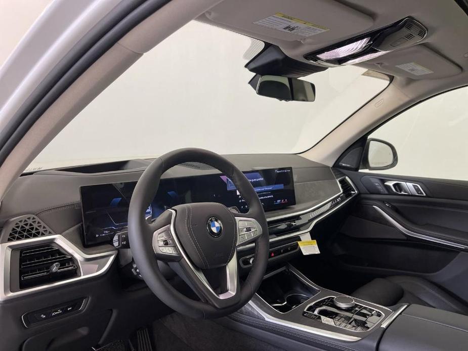 new 2025 BMW X7 car, priced at $92,420