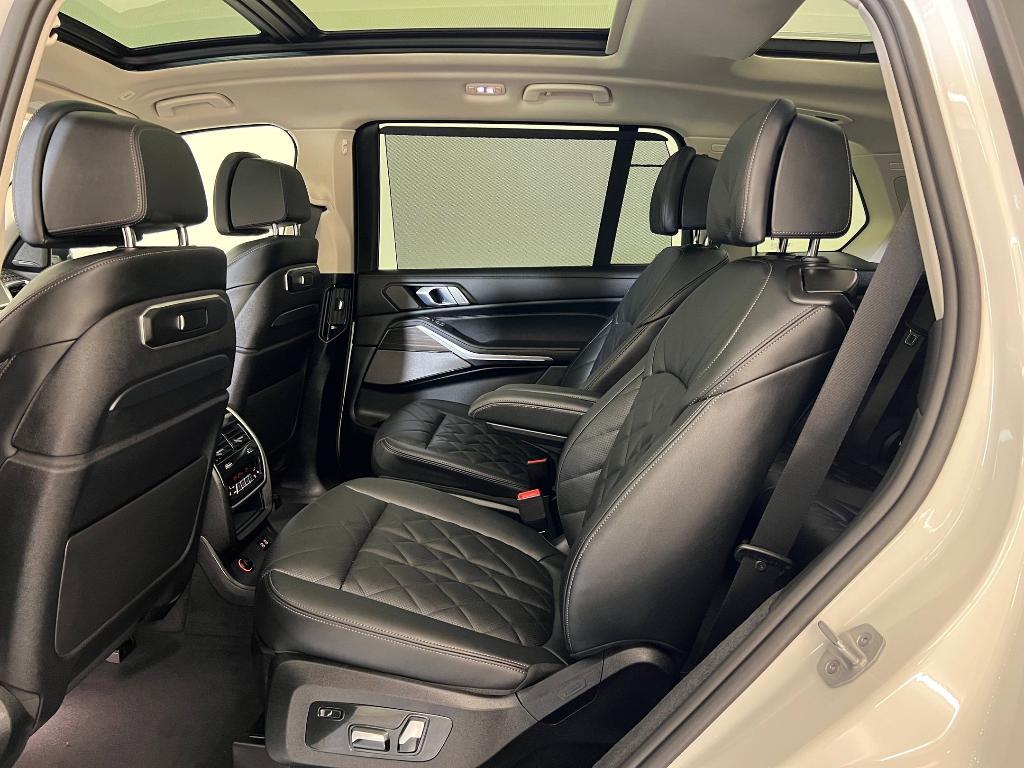new 2026 BMW X7 car, priced at $97,585