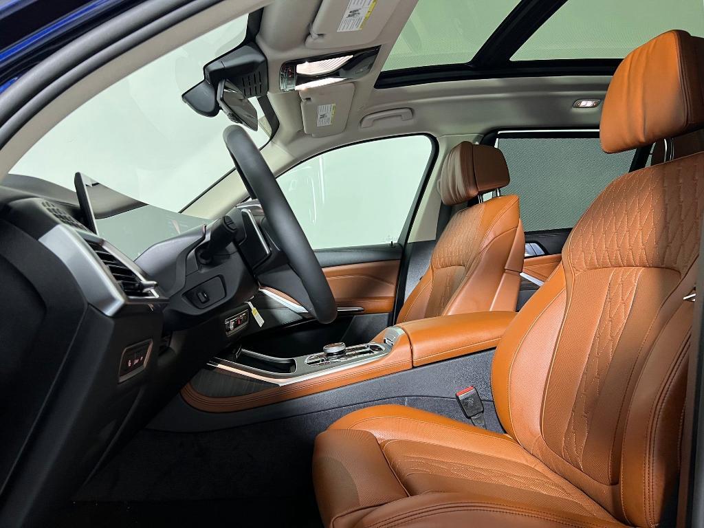 new 2026 BMW X7 car, priced at $101,725