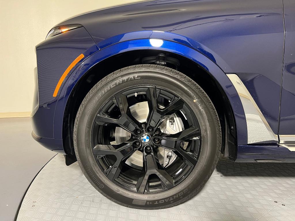 new 2026 BMW X7 car, priced at $101,725