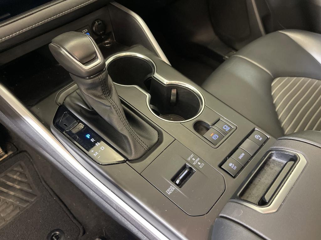 used 2022 Toyota Highlander car, priced at $34,999