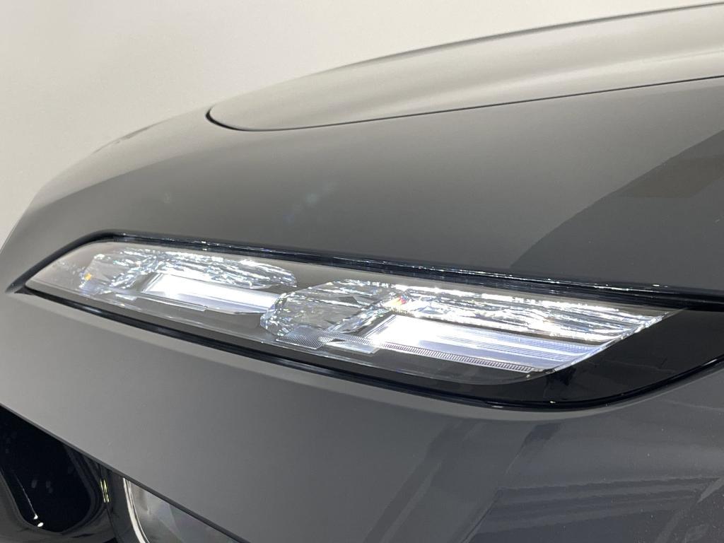 new 2025 BMW 760 car, priced at $145,905