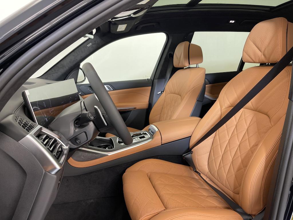 new 2025 BMW X7 car, priced at $94,910