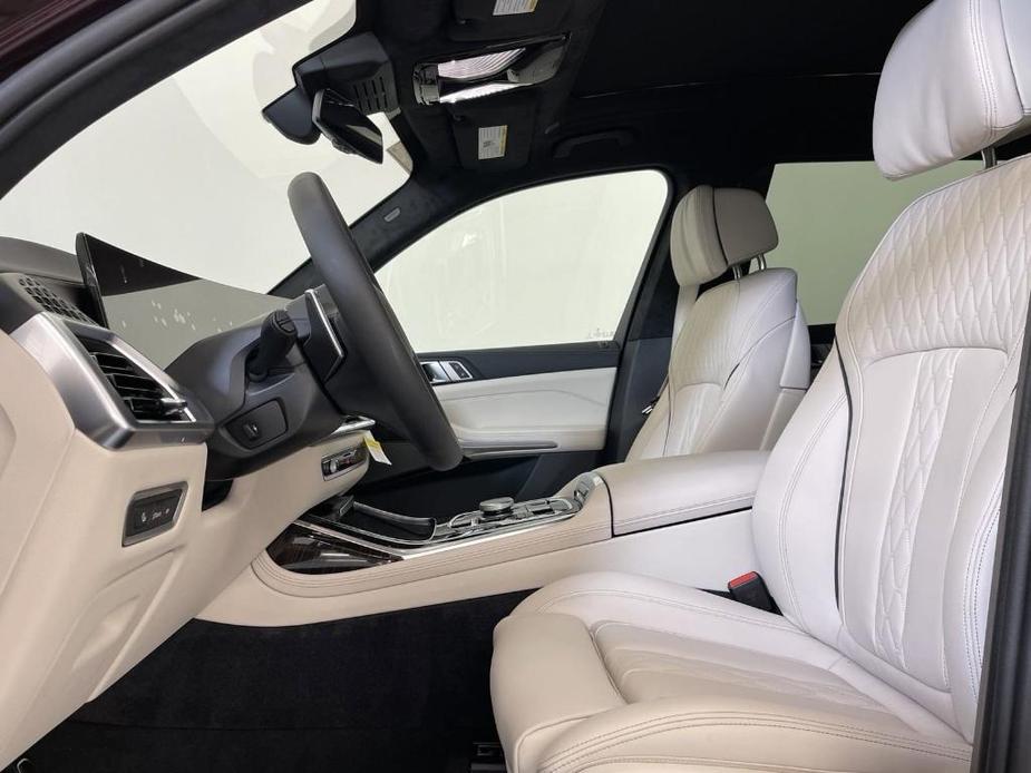 new 2025 BMW X7 car, priced at $97,675