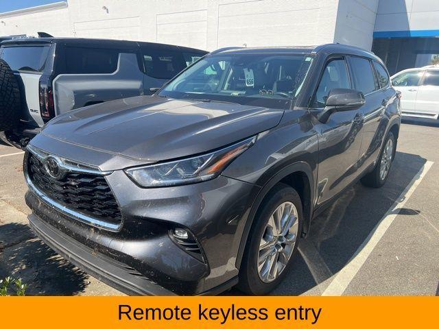 used 2022 Toyota Highlander car, priced at $39,181