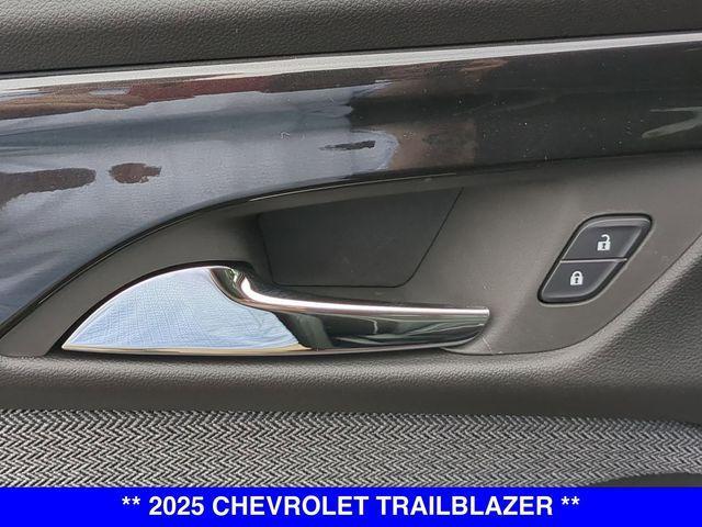 new 2025 Chevrolet TrailBlazer car, priced at $26,085