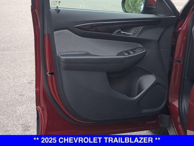 new 2025 Chevrolet TrailBlazer car, priced at $26,085