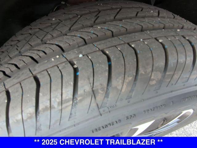 new 2025 Chevrolet TrailBlazer car, priced at $26,085