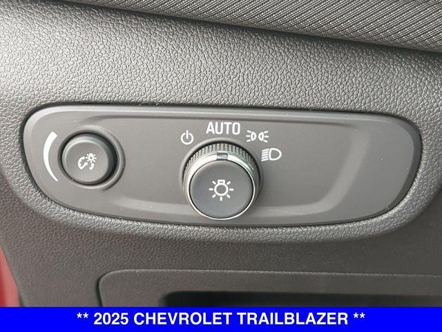 new 2025 Chevrolet TrailBlazer car, priced at $26,085