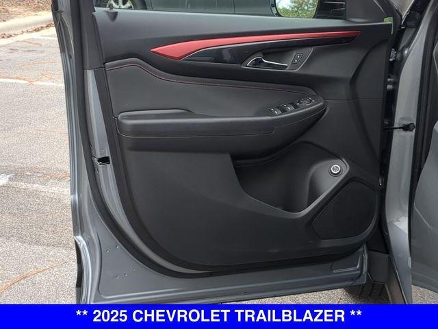 new 2025 Chevrolet TrailBlazer car, priced at $29,633