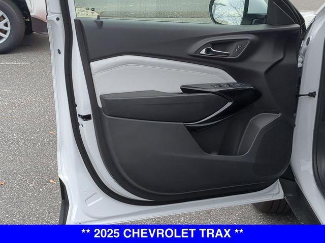 new 2025 Chevrolet Trax car, priced at $22,415