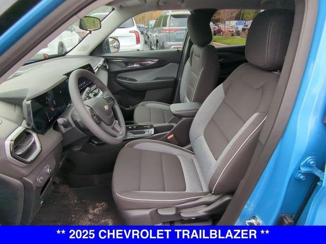 new 2025 Chevrolet TrailBlazer car, priced at $25,180