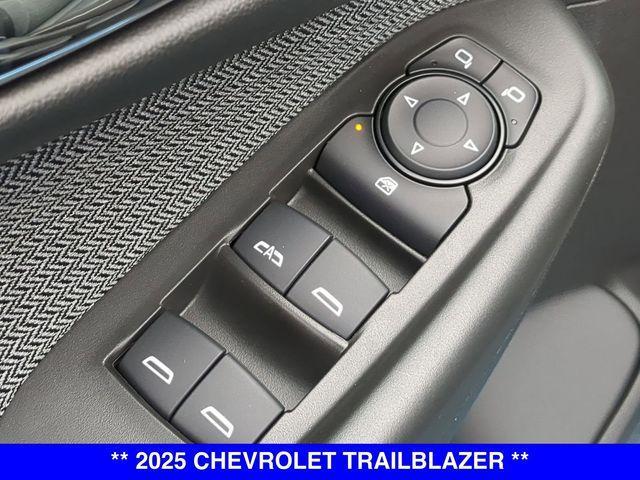 new 2025 Chevrolet TrailBlazer car, priced at $25,180