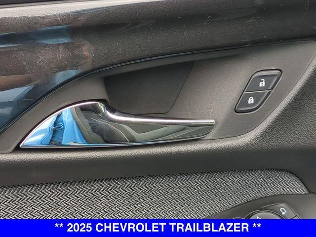 new 2025 Chevrolet TrailBlazer car, priced at $25,180