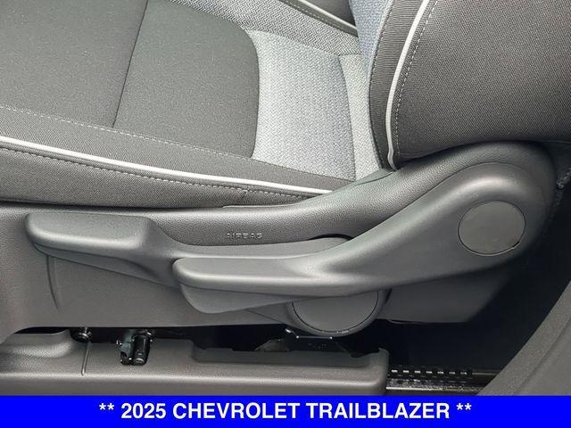 new 2025 Chevrolet TrailBlazer car, priced at $25,180