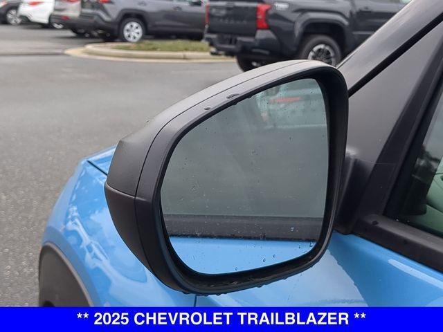 new 2025 Chevrolet TrailBlazer car, priced at $25,180