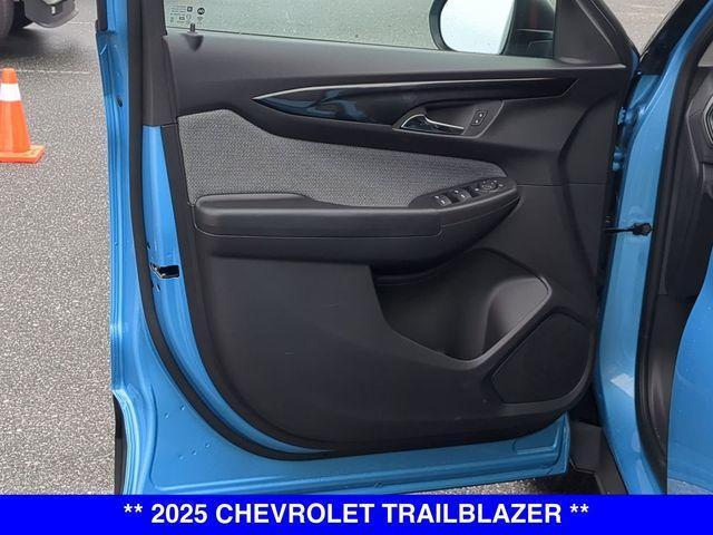 new 2025 Chevrolet TrailBlazer car, priced at $25,180