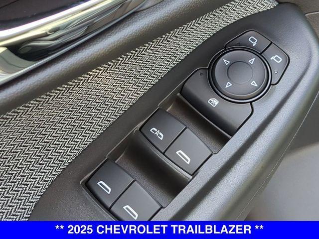 new 2025 Chevrolet TrailBlazer car, priced at $24,526