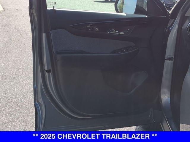 new 2025 Chevrolet TrailBlazer car, priced at $24,526