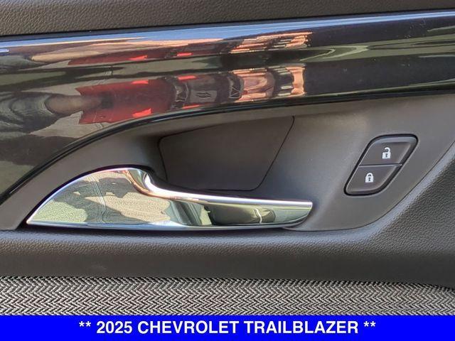 new 2025 Chevrolet TrailBlazer car, priced at $24,526