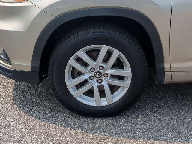 used 2016 Toyota Highlander car, priced at $16,585