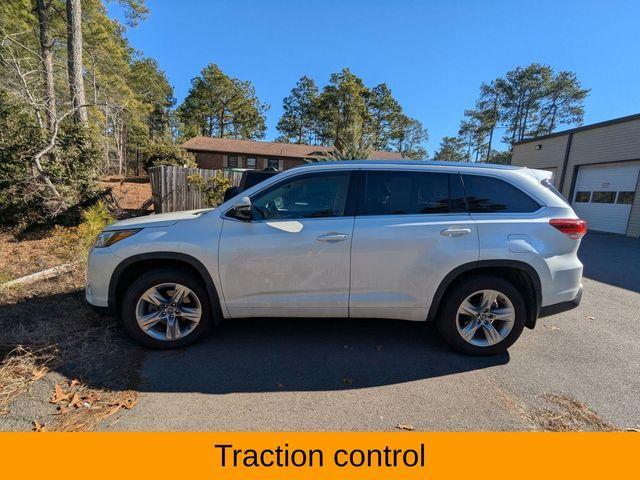 used 2019 Toyota Highlander car, priced at $26,471