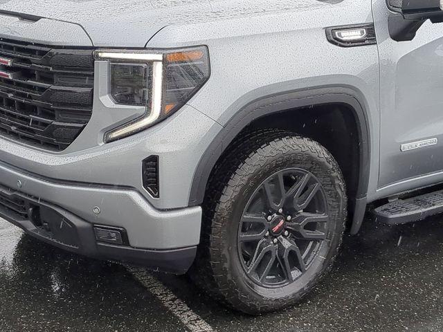 new 2025 GMC Sierra 1500 car, priced at $59,378