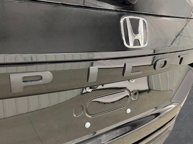 new 2025 Honda Pilot car, priced at $51,050