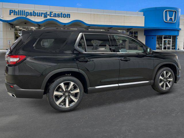 new 2025 Honda Pilot car, priced at $54,530