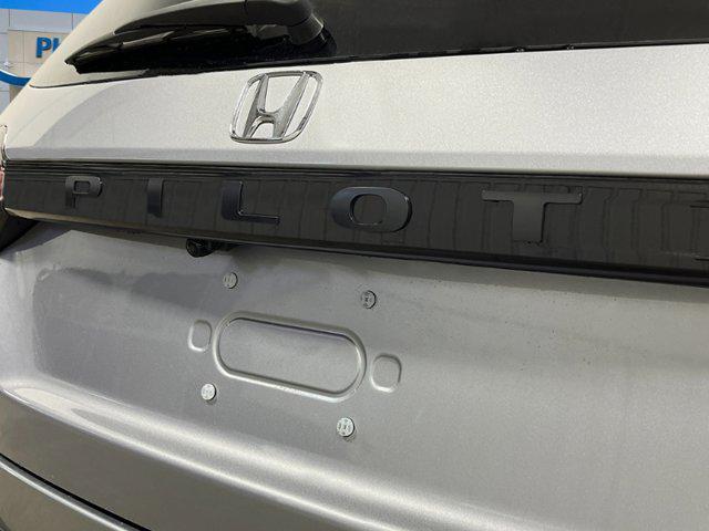 new 2025 Honda Pilot car, priced at $50,850