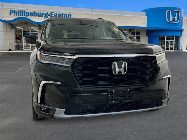 new 2025 Honda Pilot car, priced at $51,050