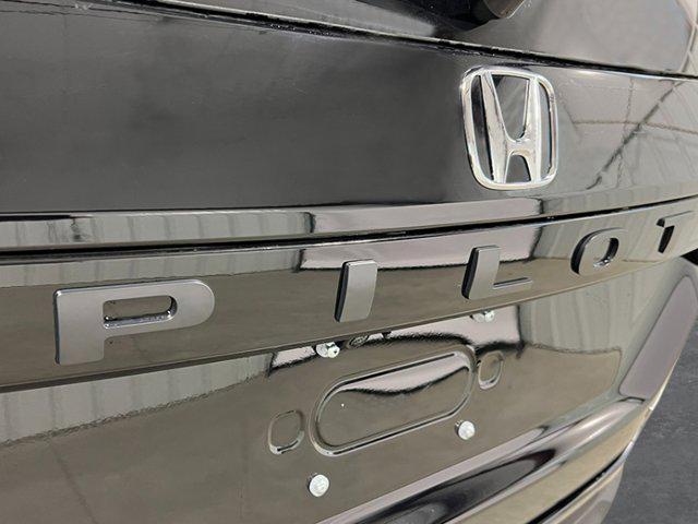 new 2025 Honda Pilot car, priced at $51,050