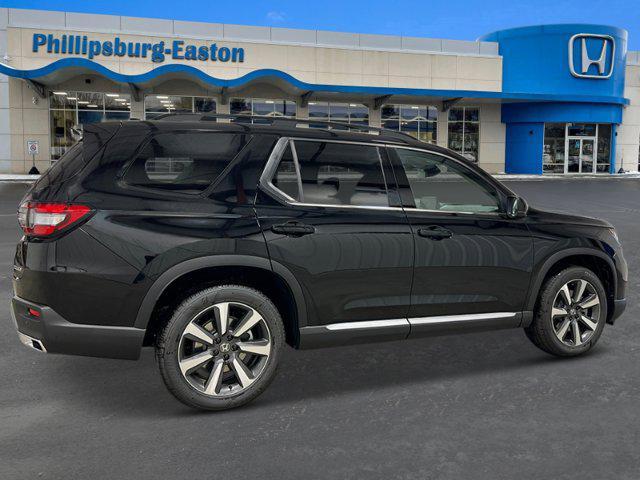 new 2025 Honda Pilot car, priced at $51,050