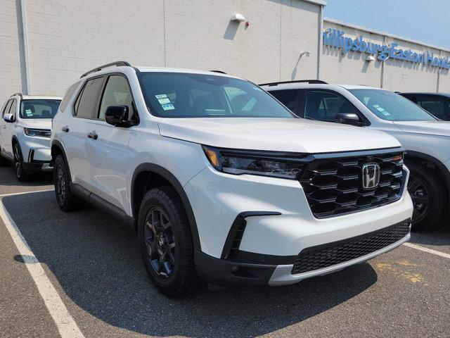 new 2025 Honda Pilot car, priced at $50,950