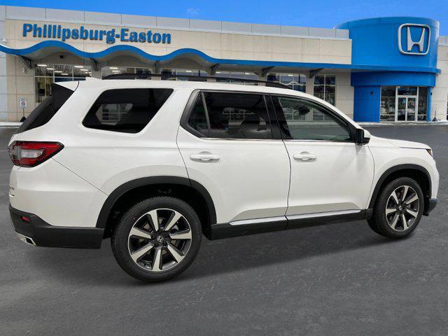new 2025 Honda Pilot car, priced at $54,985