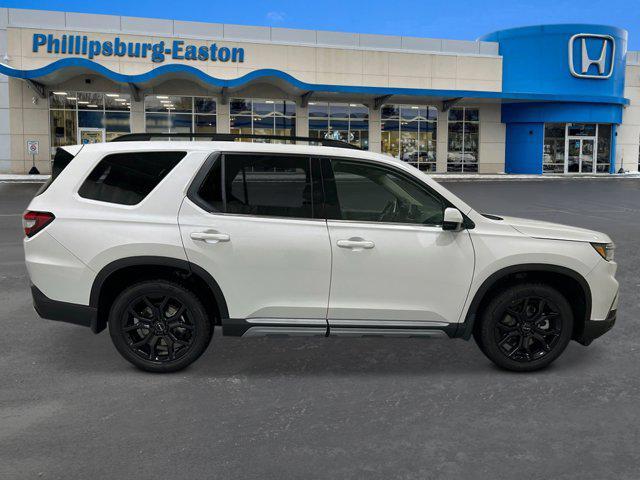 new 2025 Honda Pilot car, priced at $53,705