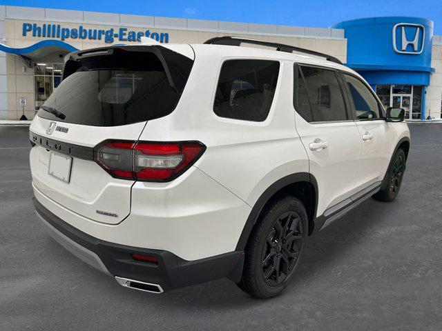 new 2025 Honda Pilot car, priced at $53,705