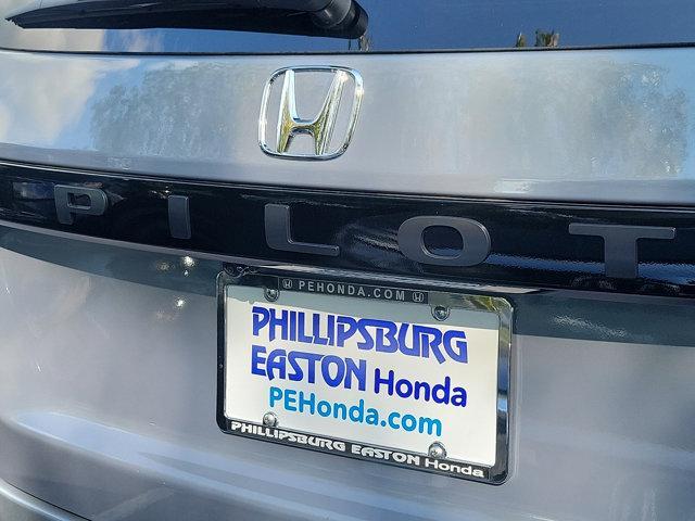 new 2025 Honda Pilot car, priced at $50,950