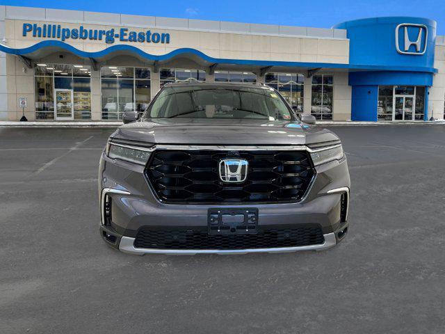 new 2025 Honda Pilot car, priced at $54,530