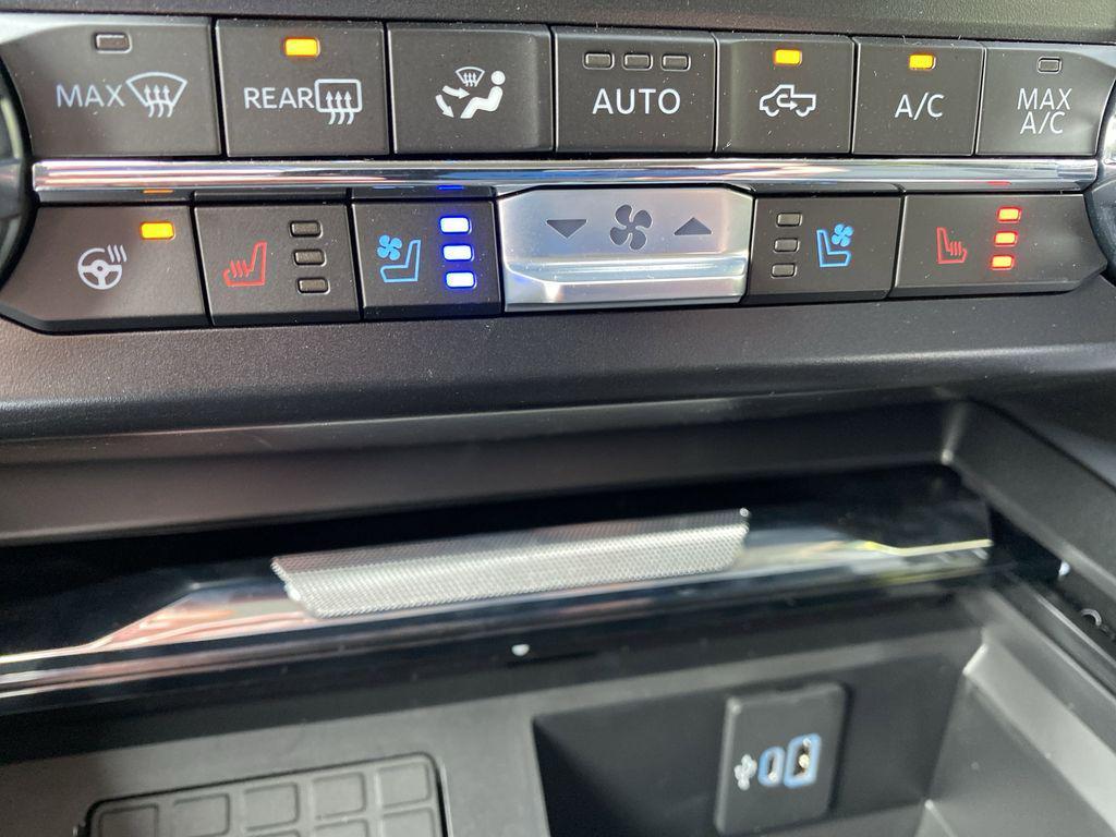 new 2025 Ford F-250 car, priced at $76,892