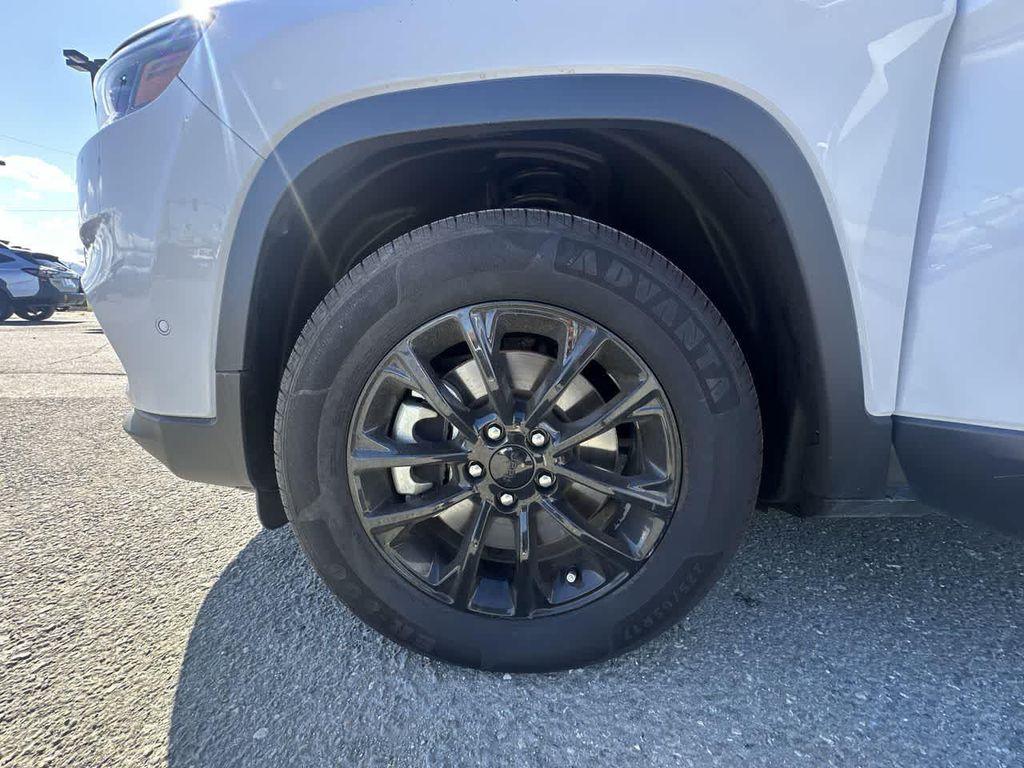 used 2023 Jeep Cherokee car, priced at $23,999