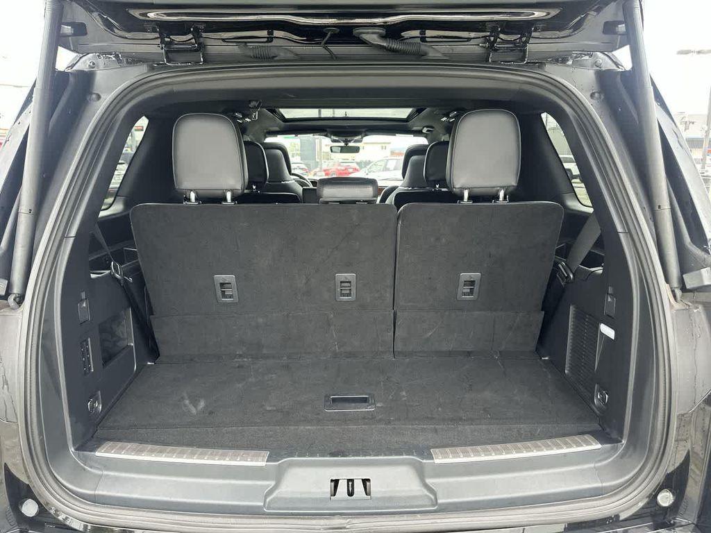 used 2024 Lincoln Navigator car, priced at $78,999