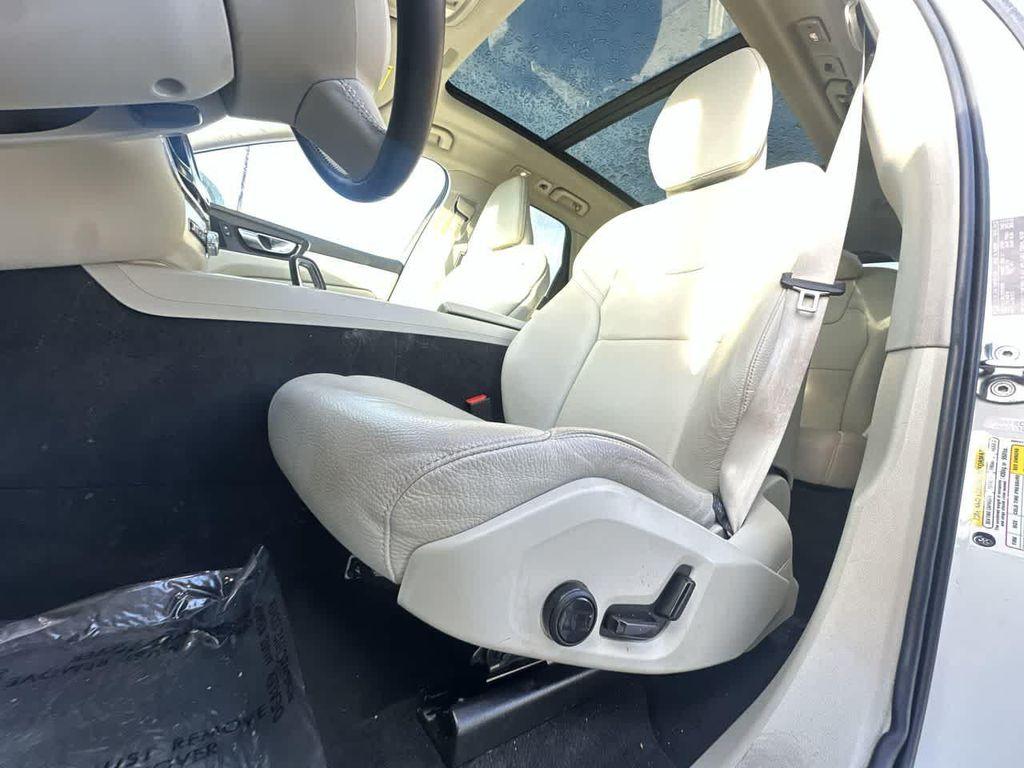 used 2022 Volvo XC60 car, priced at $30,999