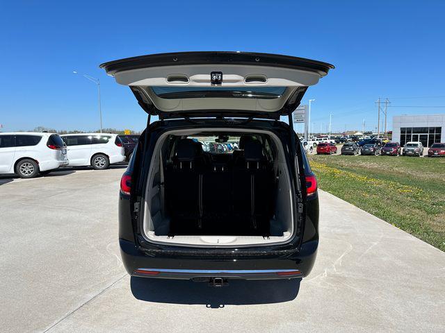 new 2024 Chrysler Pacifica car, priced at $53,985