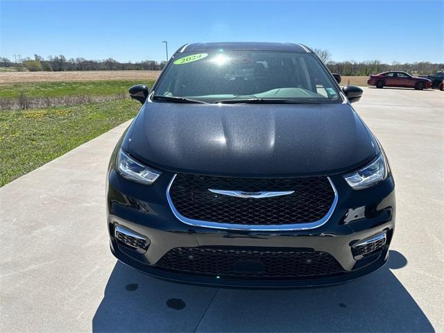 new 2024 Chrysler Pacifica car, priced at $55,735