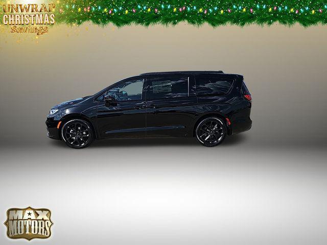 new 2024 Chrysler Pacifica car, priced at $43,444