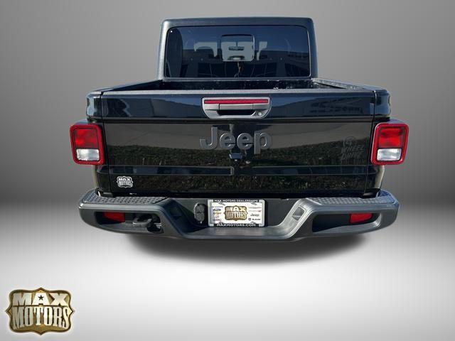 used 2023 Jeep Gladiator car, priced at $32,306