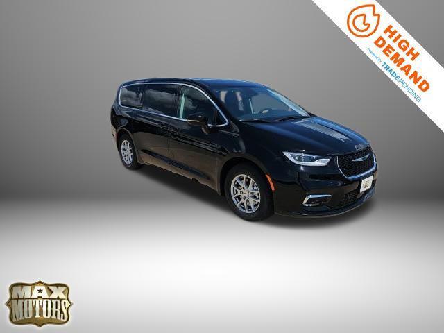 new 2024 Chrysler Pacifica car, priced at $39,345