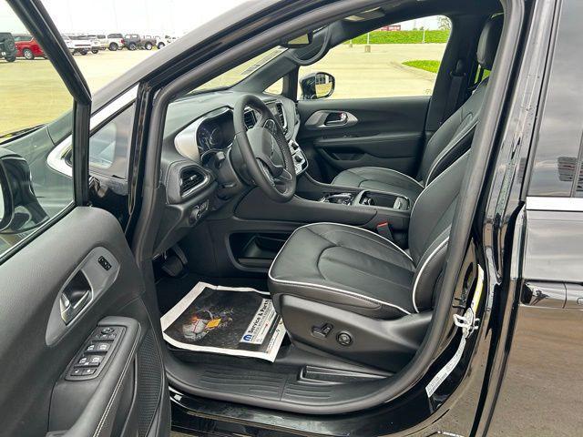 new 2026 Chrysler Pacifica car, priced at $52,834