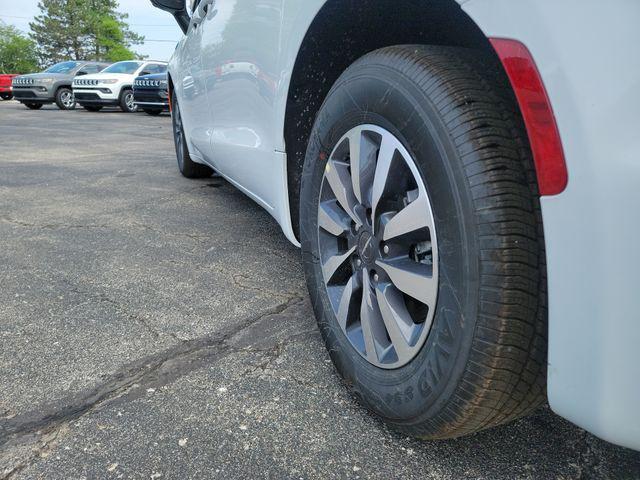 new 2023 Chrysler Pacifica Hybrid car, priced at $51,893